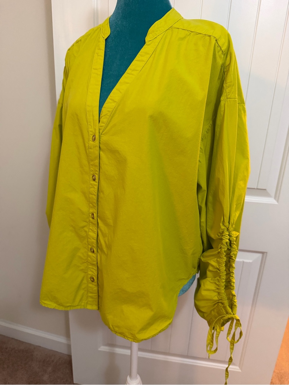 Pilcro Lime Button-Front Blouson Adjustable Tie Sleeve Top Sz Large - Picture 8 of 17